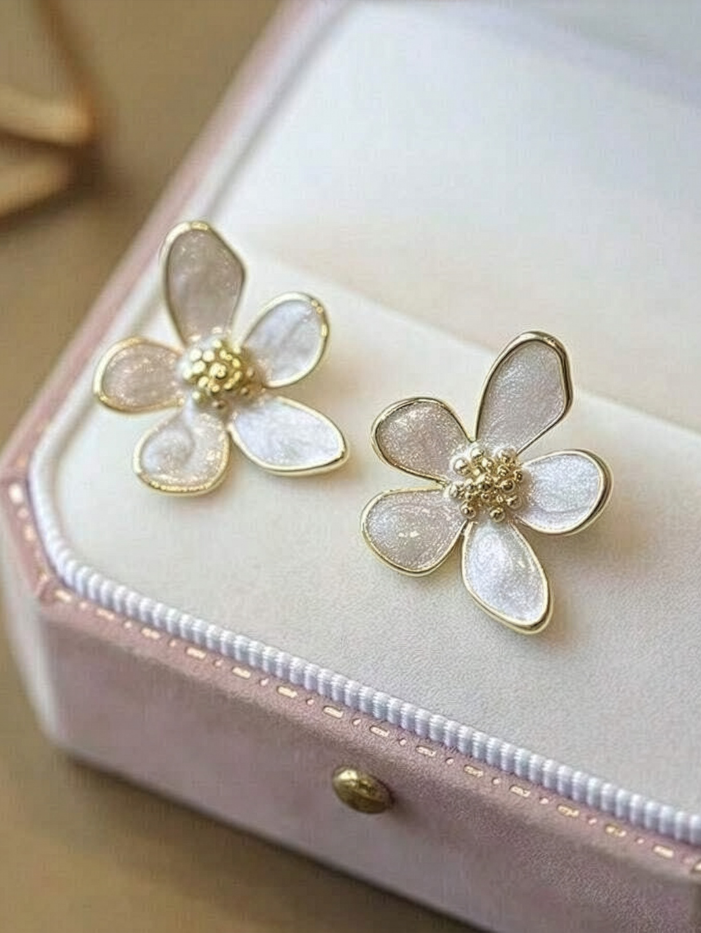 Daisy Lumi Earrings