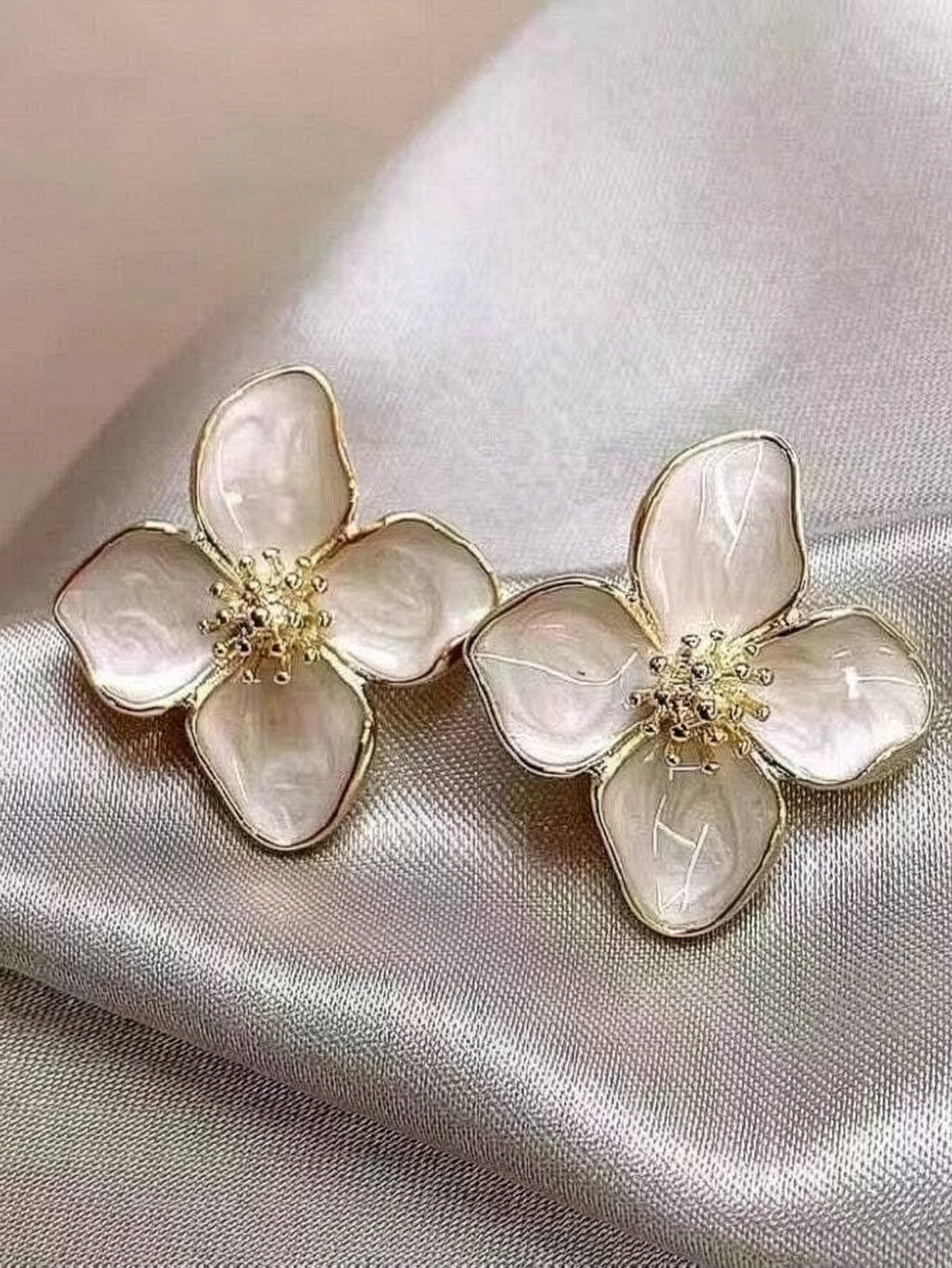 Daisy Lumi Earrings